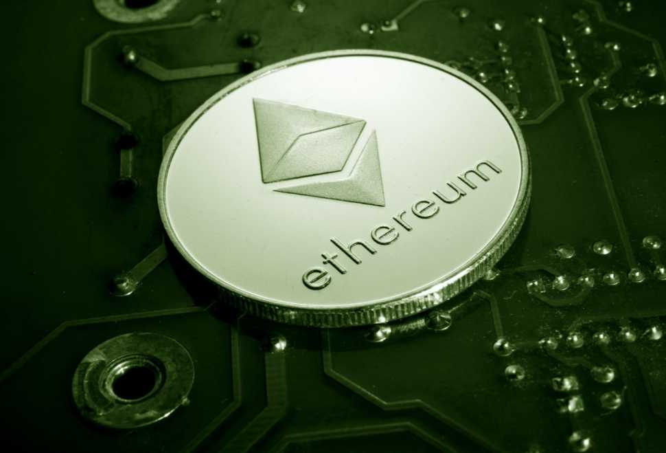 Foto com a criptomoeda Ethereum (ETH).