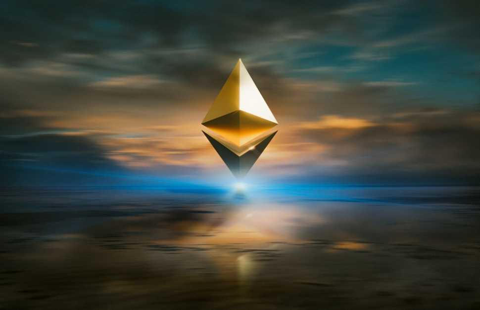 Foto com o logo do Ethereum (ETH). Representa criptomoedas