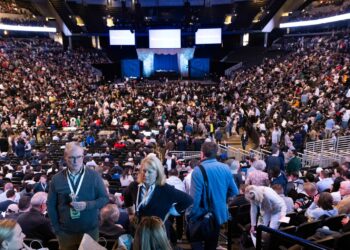 Os perigos da IA, quando vender uma ação e mais: o que Buffett falou no último sábado