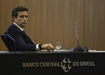 Relutância do Fed em cortar taxas torna o afrouxamento mais difícil para emergentes
