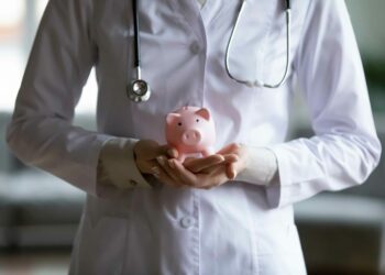 Da entrada na carreira à aposentadoria: estratégias financeiras para médicos