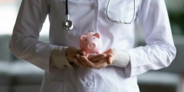 Da entrada na carreira à aposentadoria: estratégias financeiras para médicos