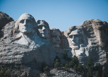 Inflação em linha nos EUA reforça trajetória desinflacionária