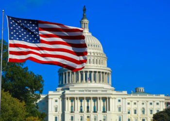 PCE dos EUA se aproxima da meta, mas núcleo pede atenção