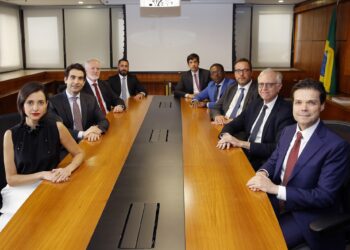 Copom: Selic deve ser mantida em 15%, apontam bancos internacionais