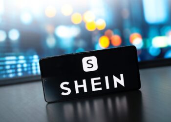 Shein abandona IPO em Londres e mira listagem na Bolsa de Hong Kong