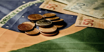 Em queda livre: banco classifica desaceleração do Brasil como “desequilibrada”