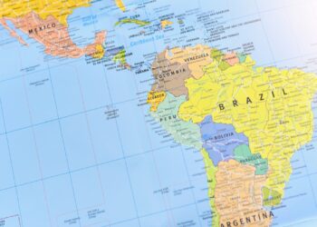 Latam caminha para desaceleração econômica, apontam JP Morgan e BofA; Brasil deve liderar cortes de juros em 2026