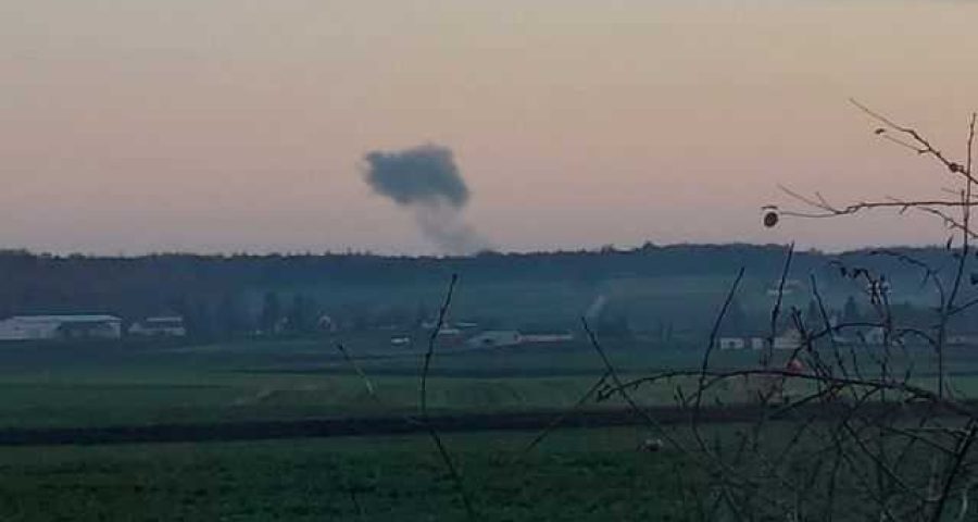 Foto de uma massa causada por um míssil ucraniano na Polônia. O motivo é a guerra na Ucrânia