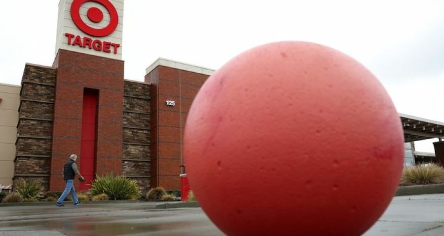 Os executivos da Target disseram que o aumento da criminalidade afetará os lucros da empresa este ano. [Foto: Justin Sullivan/Getty Images]